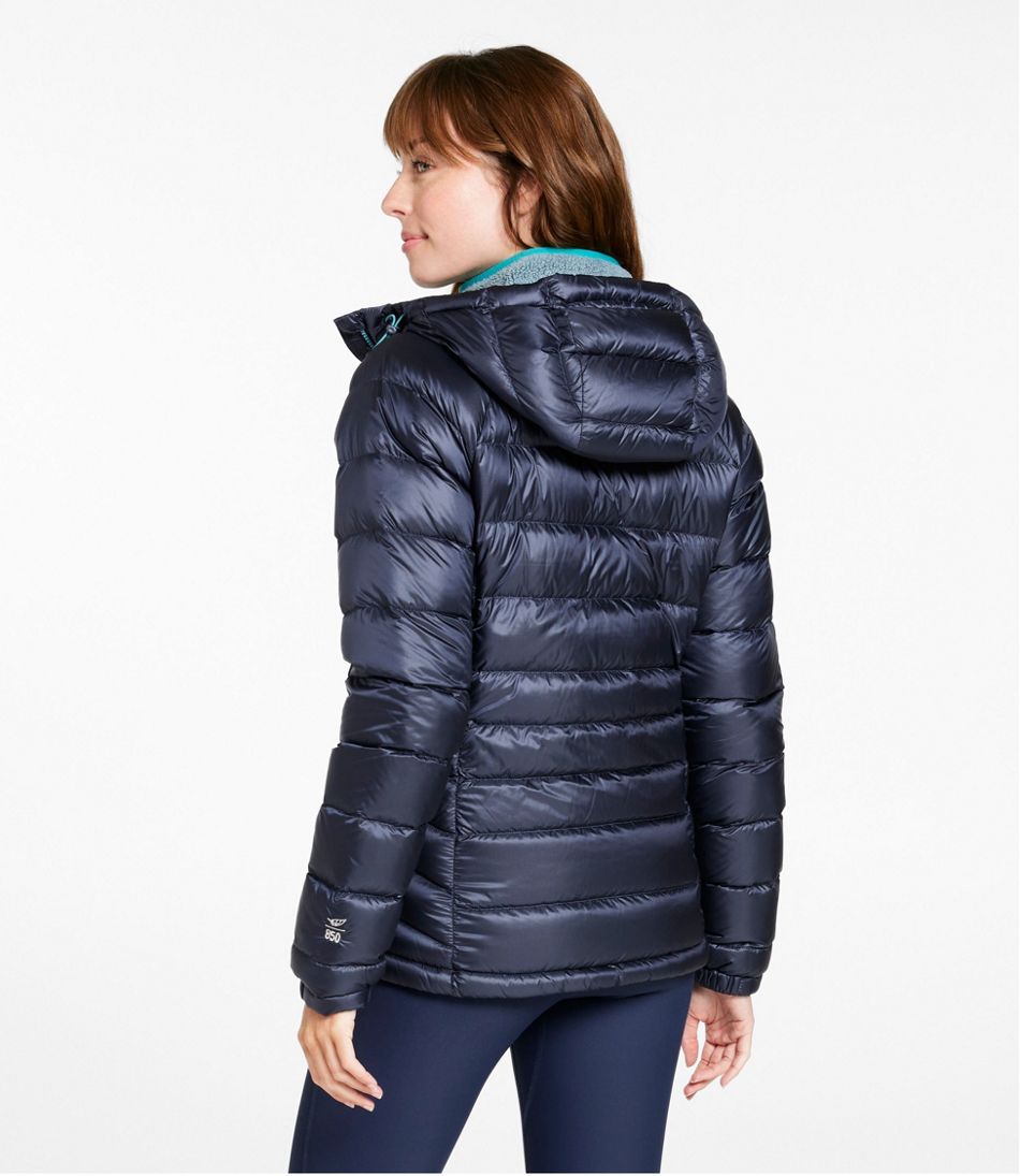 L.L.Bean Women's Ultralight 850 Down Hooded Jacket OUTERWEAR